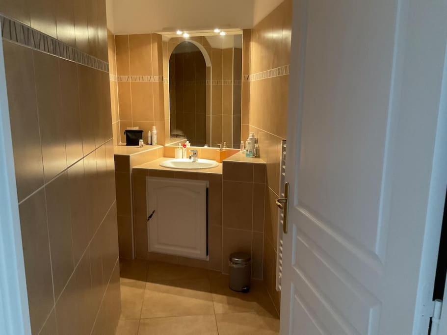 Akropole De Caroline, Central, Lumineux, Calme, Free Parking, Lift, 3 Beds Draguignan Buitenkant foto
