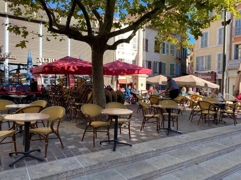 Akropole De Caroline, Central, Lumineux, Calme, Free Parking, Lift, 3 Beds Draguignan Buitenkant foto